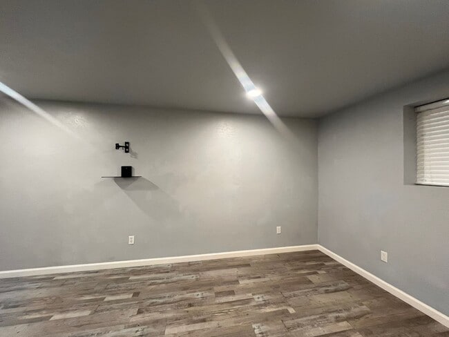Building Photo - 1617 W Burrel Ave