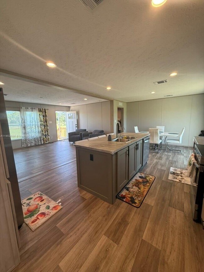 Building Photo - 1250 Homestead Ave