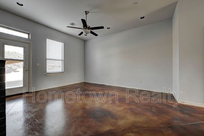 Building Photo - 459 S Fretz Ave