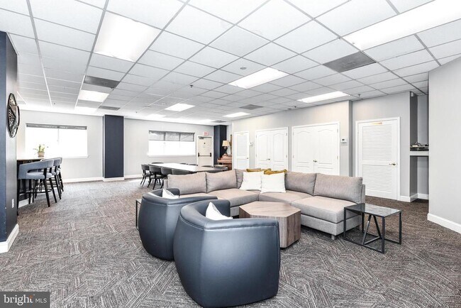 Building Photo - 1211 S Eads St