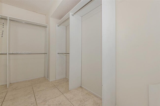 Building Photo - 20536 NE 6th Ct