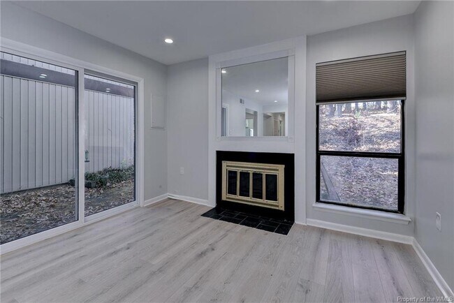 Building Photo - 8 Spring W