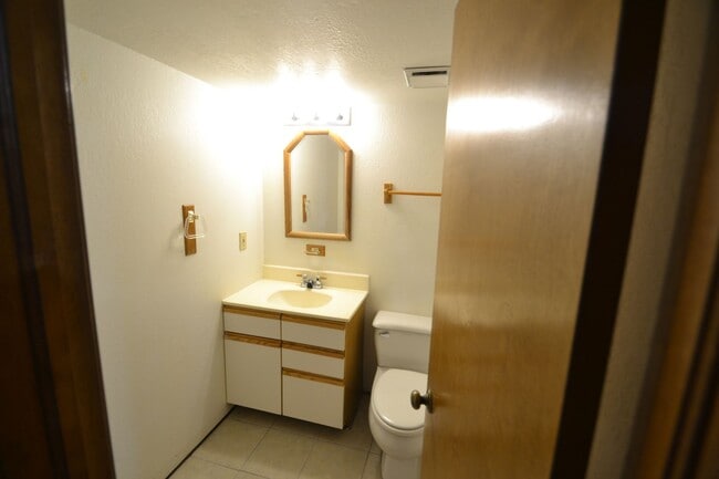 Building Photo - 830 Dancing Horse Dr