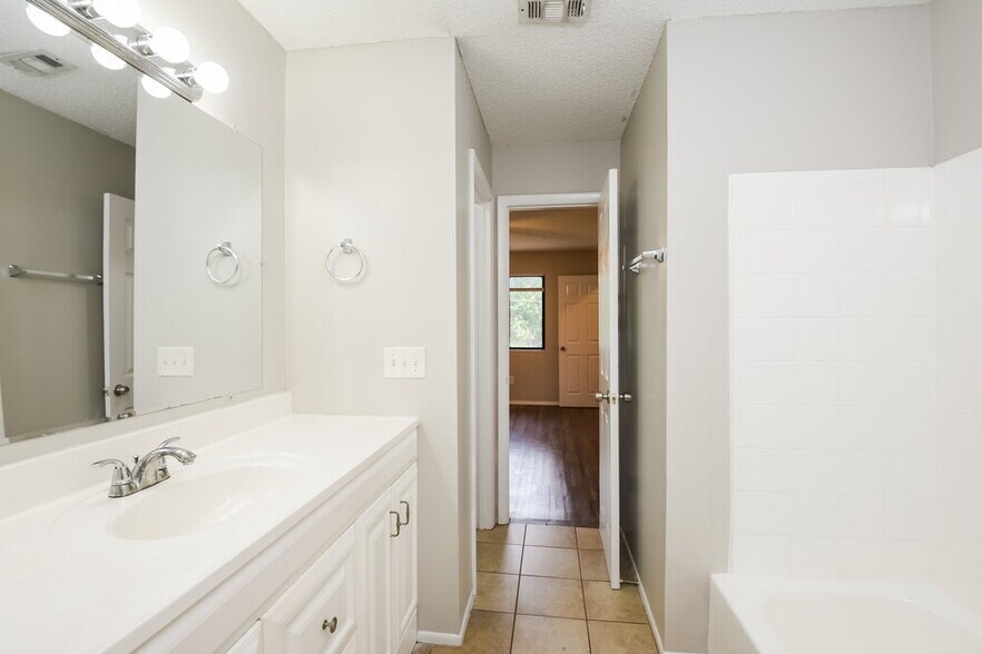 Building Photo - 4314 Pine Hills Cir