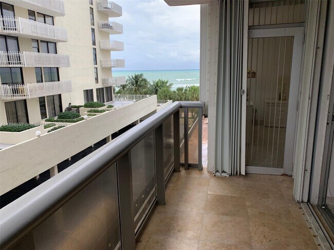 Building Photo - 6039 Collins Ave