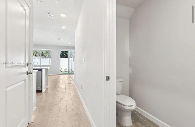 Building Photo - 478 Salisbury Cir