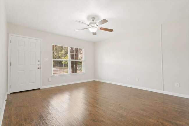 Building Photo - 5-BEDROOM HOME IN WILSHIRE TERRACE
