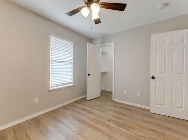 Building Photo - 2BED/ 1.5BATH