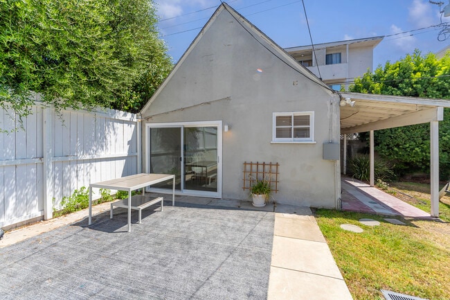 Building Photo - 332 Crescent Dr