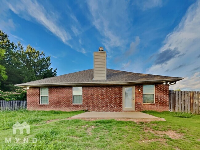 Building Photo - 566 Waterford Ln