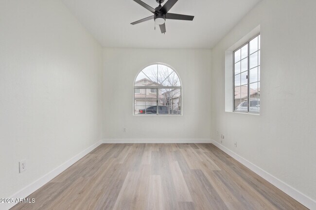 Building Photo - 829 N Bluejay Dr