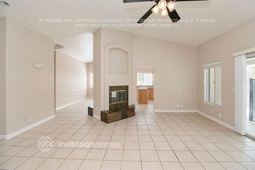 Building Photo - 6105 Desert Haven Rd