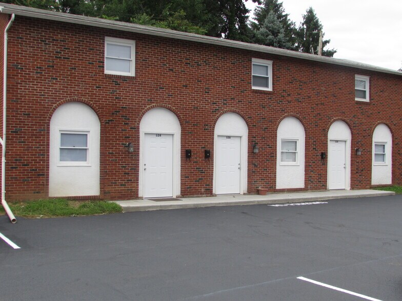 Building Photo - 132 6th Dr SE