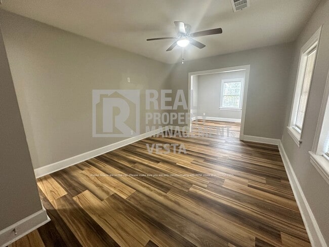 Building Photo - 1076 Carlisle Ave