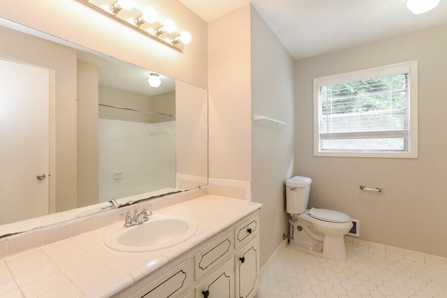 Building Photo - 4436 Colony E Dr