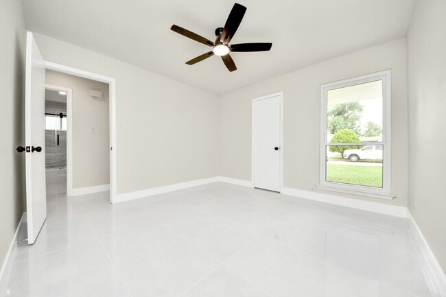 Building Photo - 7403 Shady Arbor Ln