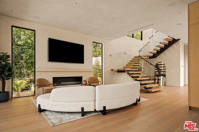 Building Photo - 4718 Lemona Ave