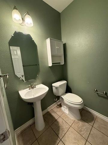 Building Photo - 305 Moonlight Dr