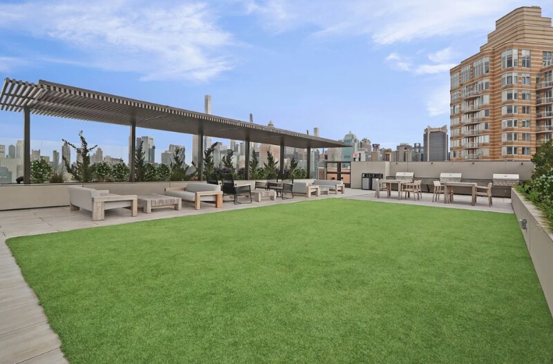 Building Photo - 520 W 43rd St