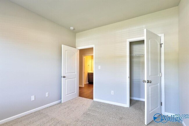 Building Photo - 128 Oak Fletcher Dr
