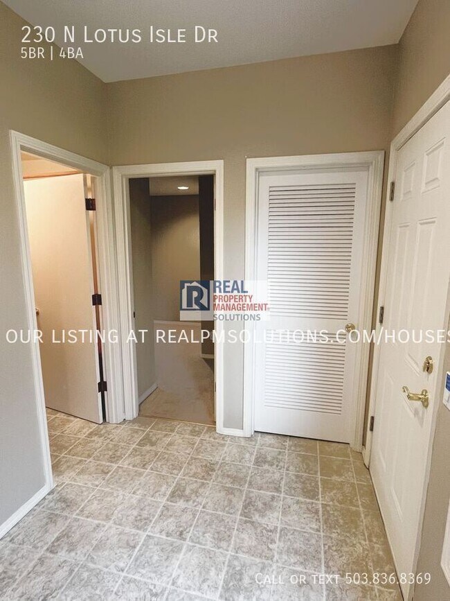 Building Photo - 230 N Lotus Isle Dr