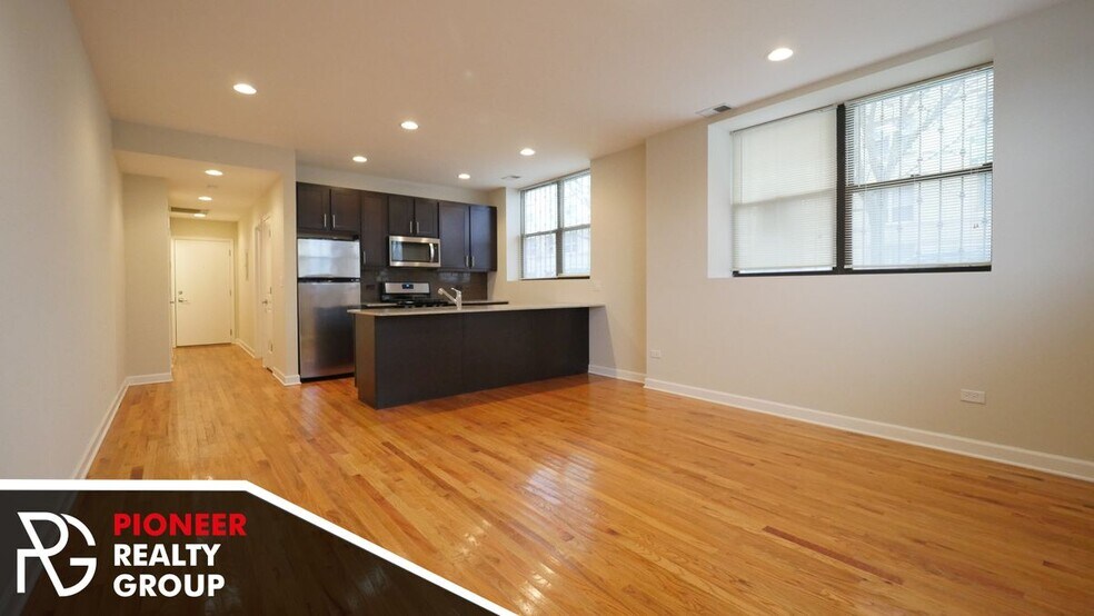 Building Photo - 4759 N Maplewood Ave