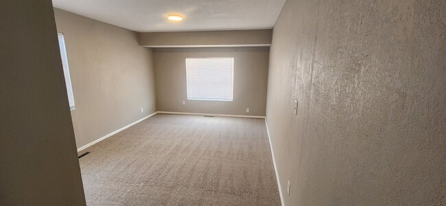 Building Photo - Move in SPECAIL,  1/2 off First Full Months Rent. PROSPECTIVE TENANTS MUST SUBMIT A $58 NON-REFUN...