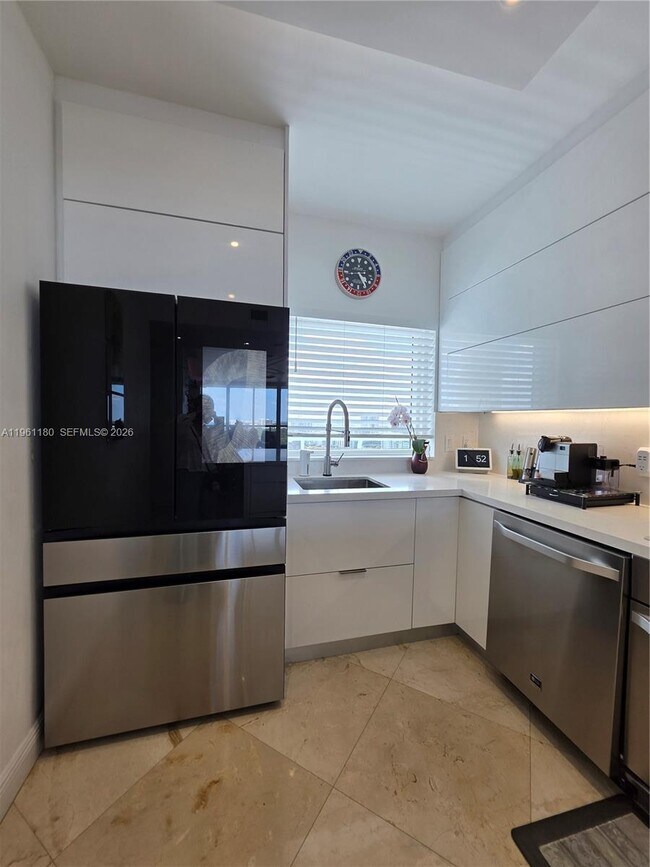 Building Photo - 601 NE 36th St