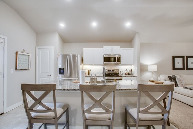 Building Photo - Available Now! 3/2/2 in Bell Farms!
