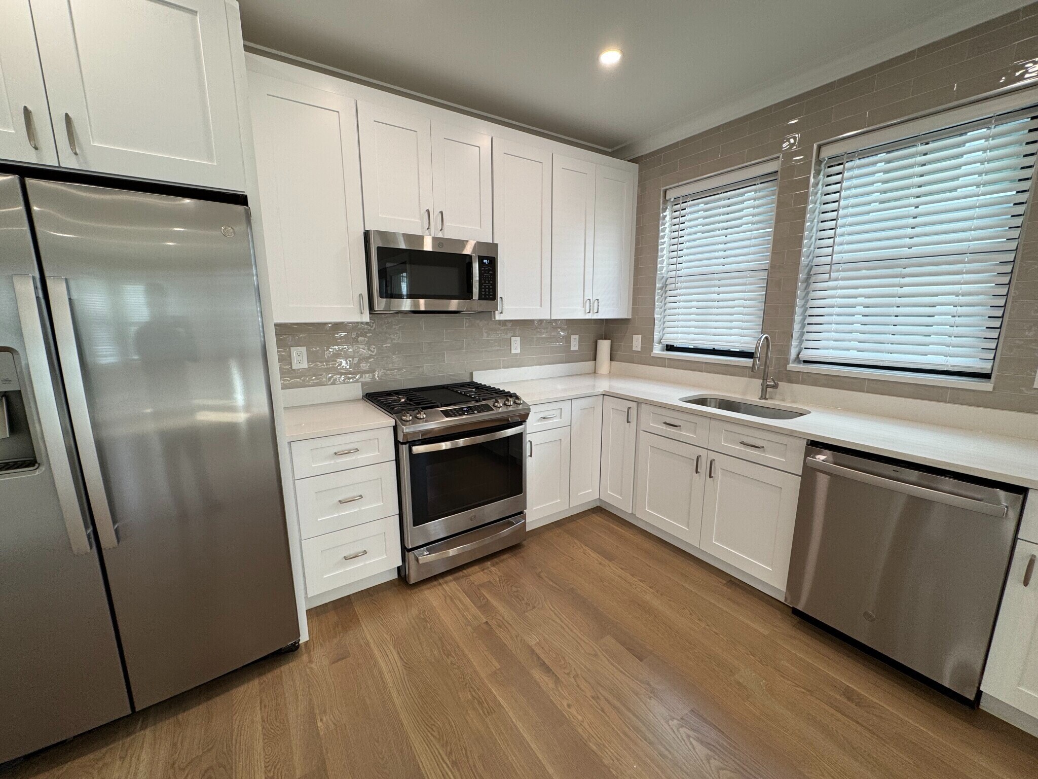 Building Photo - 283 Lamartine St