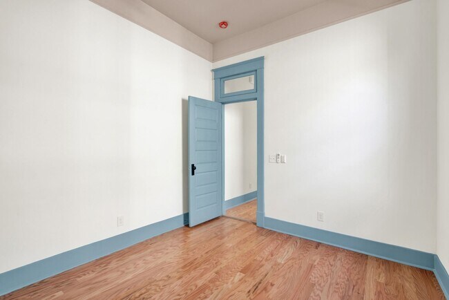 Building Photo - Eastside Beauty