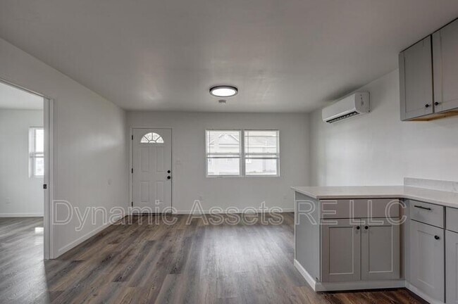 Building Photo - 509 E Quincy St