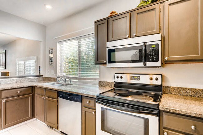 Building Photo - 5555 E Briarwood Ave