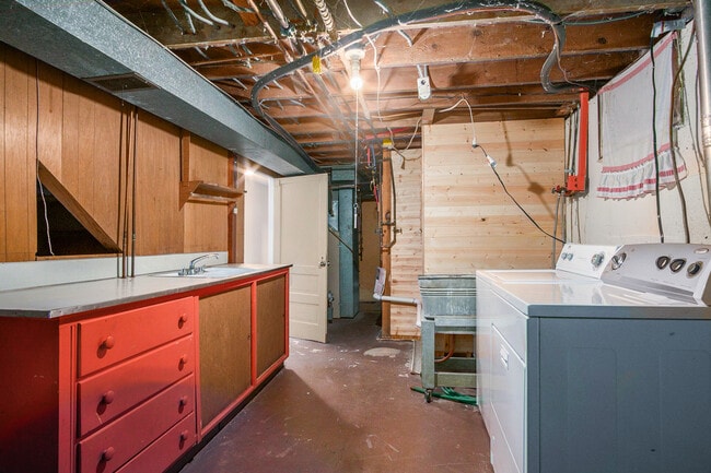 Building Photo - 2701 S Norton Ave