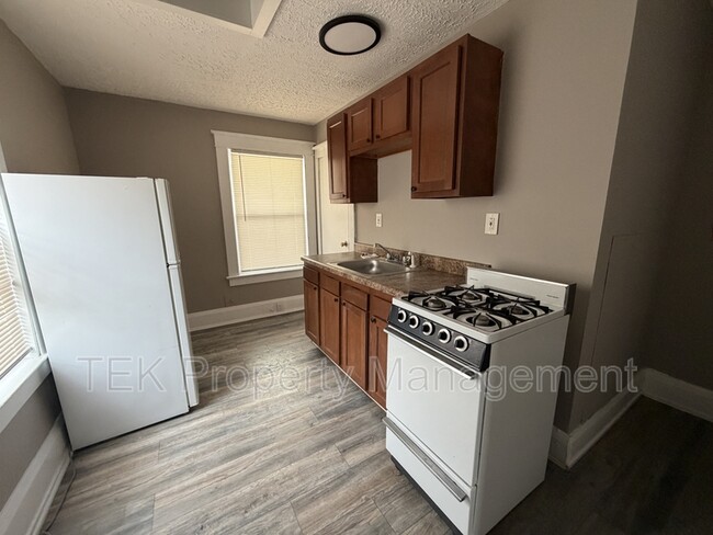 Building Photo - 355 Broadway