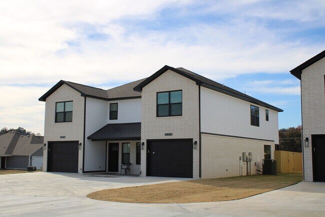 Building Photo - COX-NORTHRIDGE DR-1