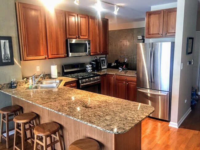 Building Photo - 1212 N Wells St