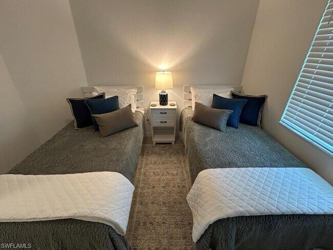 Building Photo - 15375 Grn Acrs Ave