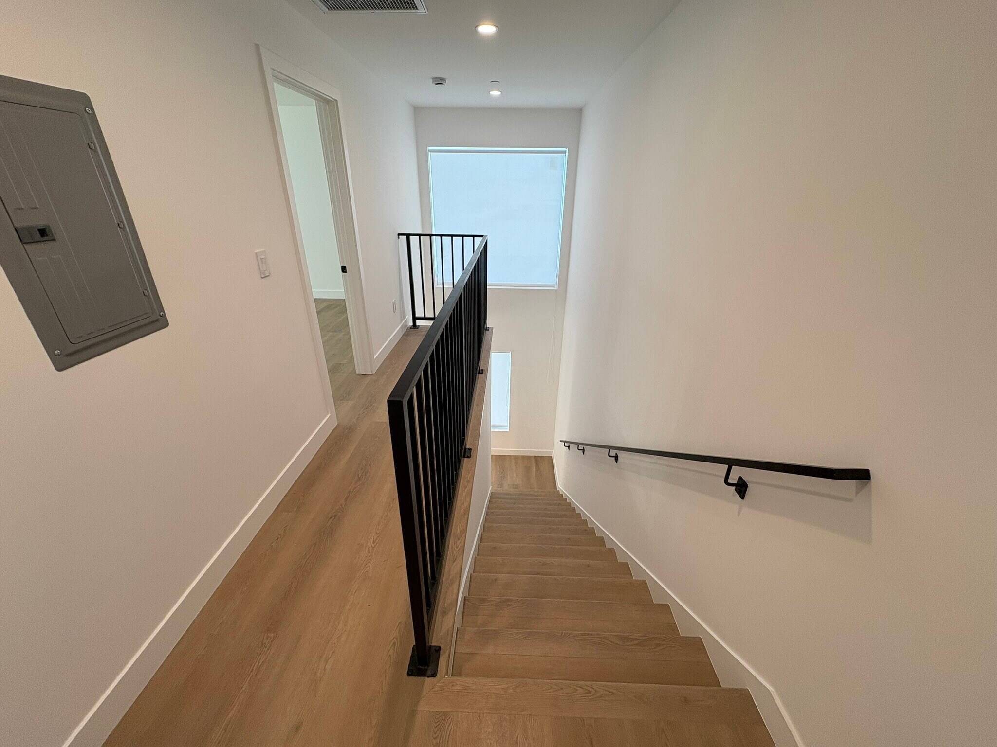 Building Photo - 14165 Calvert St