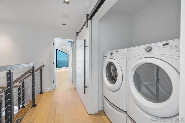 Building Photo - 135 S Sierra Ave