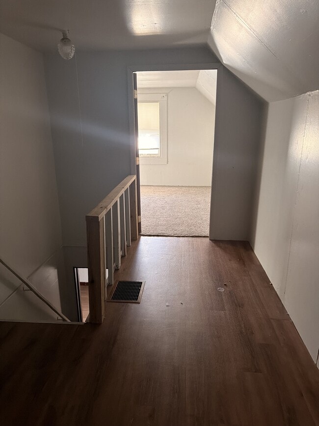 Building Photo - 105 Caroline St