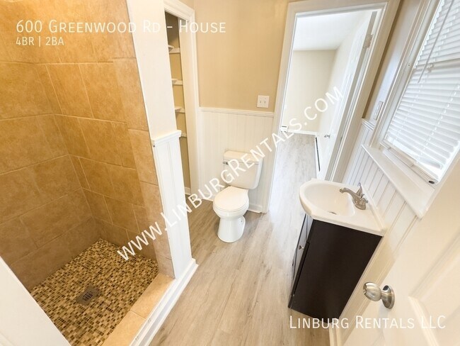 Building Photo - 600 Greenwood Rd