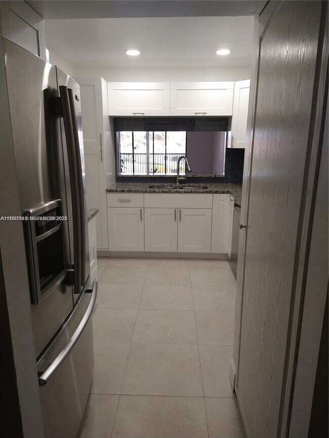 Building Photo - 6575 W Oakland Park Blvd