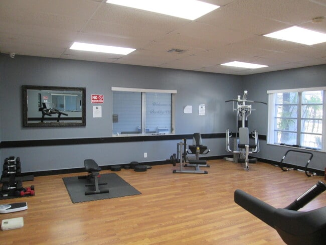 Building Photo - 2731 Barkley Dr W