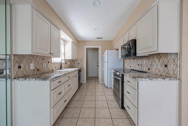 Building Photo - 105 Quail Run