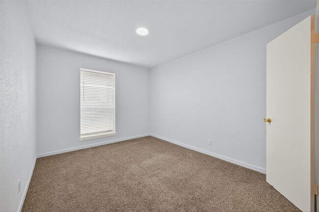 Building Photo - 6201 Ranchester Dr