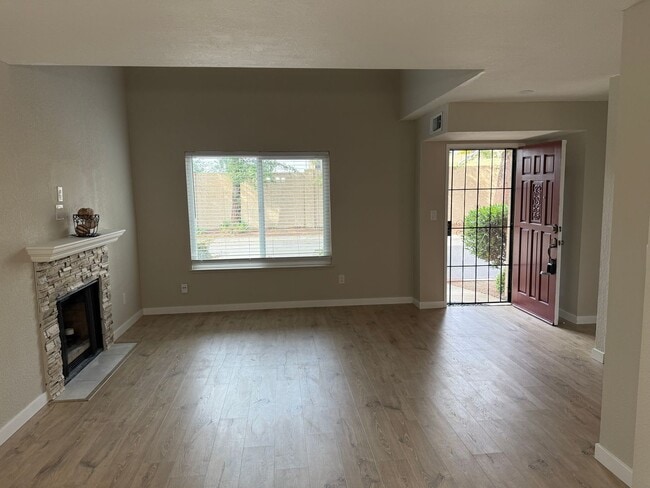 Building Photo - Updated 3 Bedroom 2.5 Bath 2 Story Condo F...