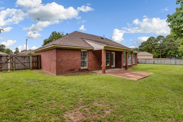 Building Photo - 170 Oak Grove Dr