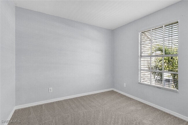 Building Photo - 6091 Lakefront Dr