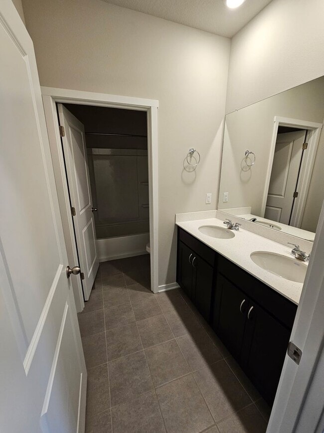 Building Photo - Spacious recently built home just west of Waukee!